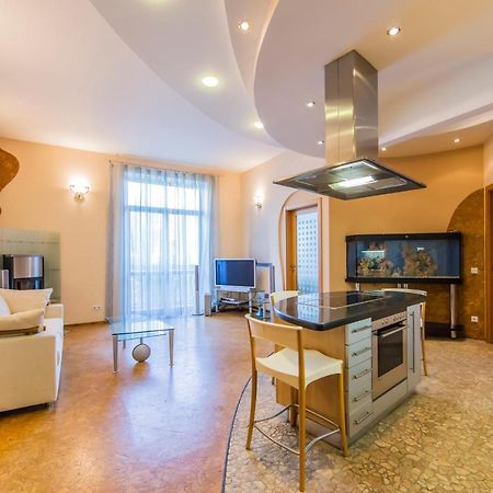 3-Room Apartments On Khreshchatyk. Building With Star Kiev Luaran gambar