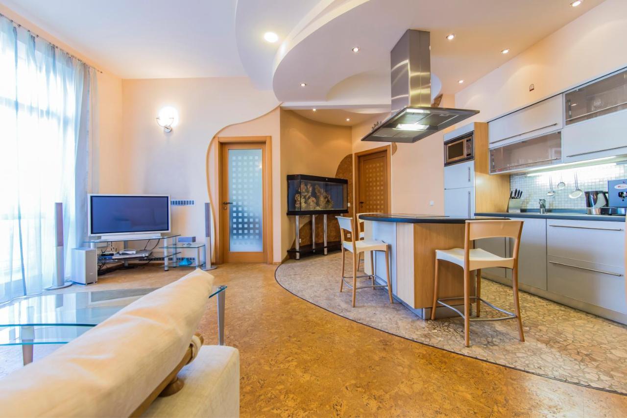 3-Room Apartments On Khreshchatyk. Building With Star Kiev Luaran gambar