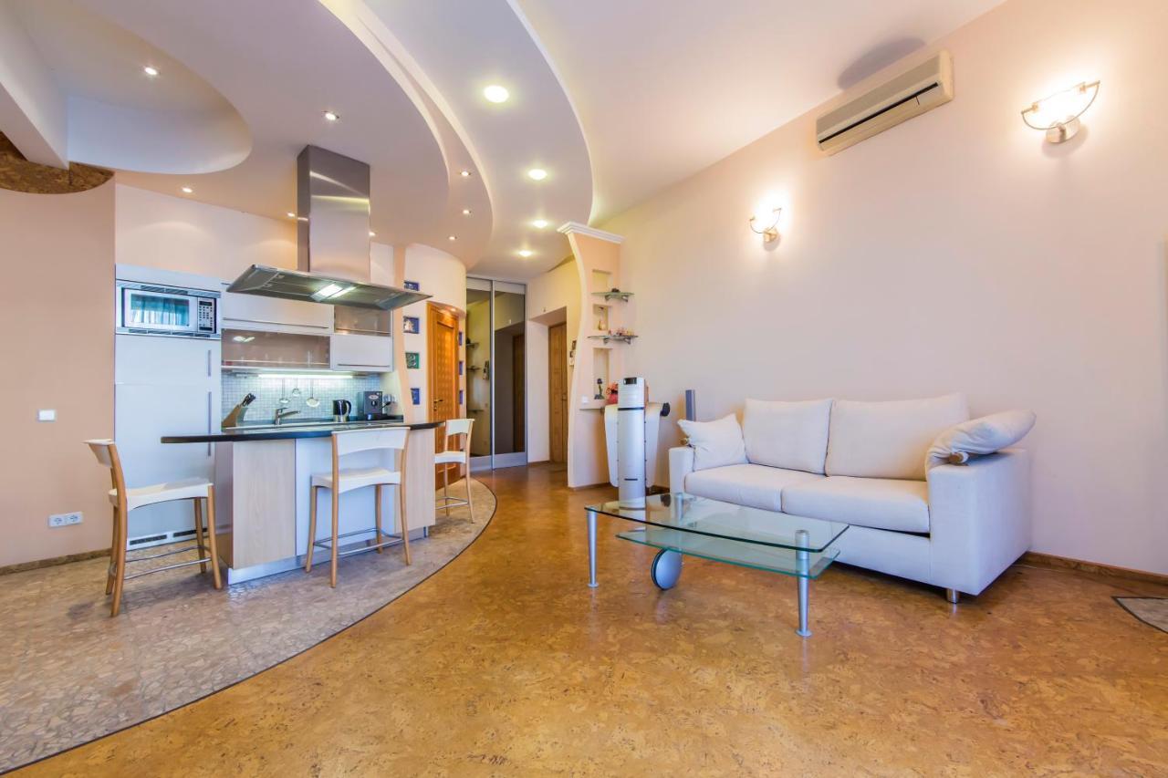 3-Room Apartments On Khreshchatyk. Building With Star Kiev Luaran gambar