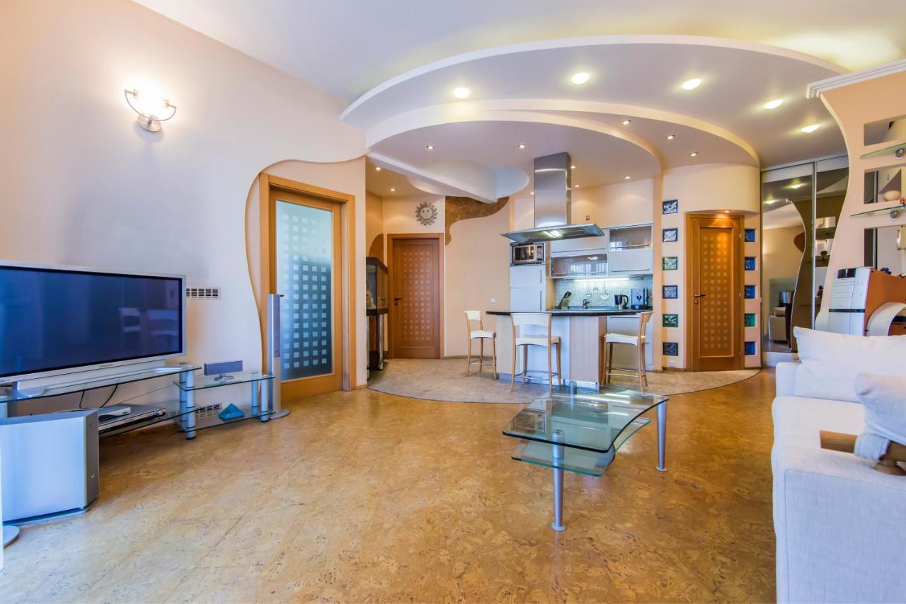 3-Room Apartments On Khreshchatyk. Building With Star Kiev Luaran gambar