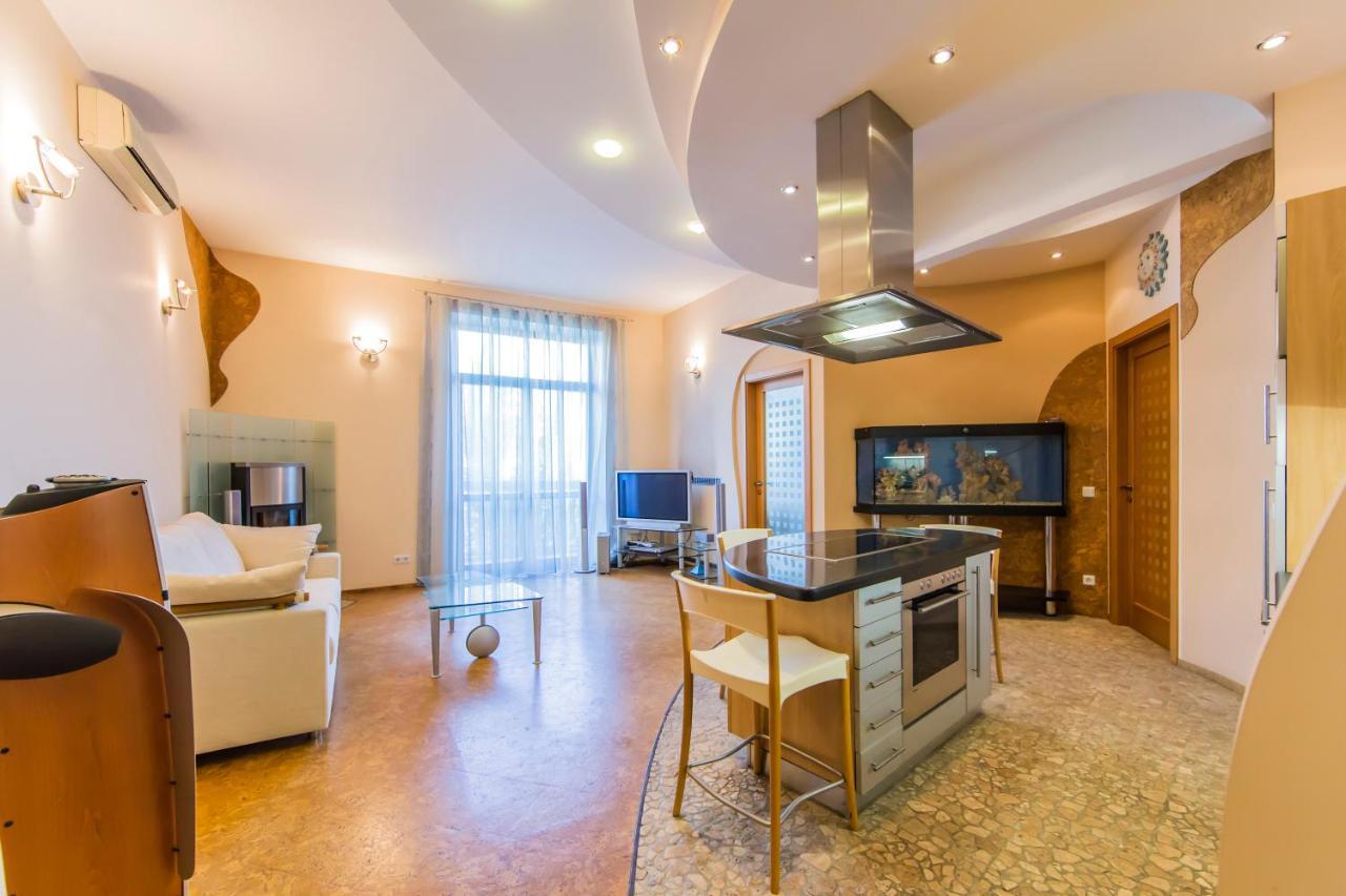 3-Room Apartments On Khreshchatyk. Building With Star Kiev Luaran gambar