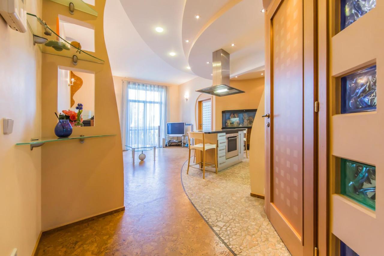 3-Room Apartments On Khreshchatyk. Building With Star Kiev Luaran gambar