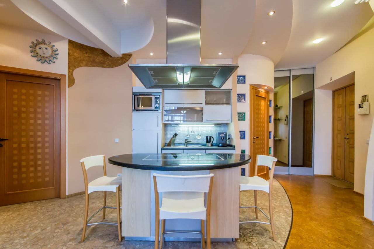 3-Room Apartments On Khreshchatyk. Building With Star Kiev Luaran gambar